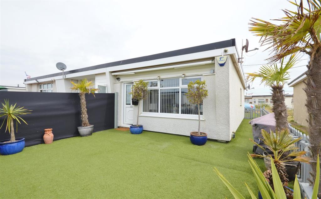 1 bedroom chalet for sale in Bel Air Chalet Estate, St. Osyth, ClactonOnSea, CO16