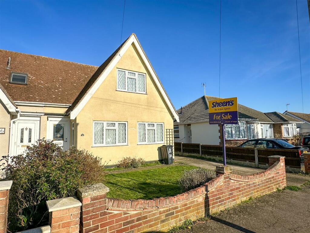 3 bedroom chalet for sale in Park Square West, ClactonOnSea, CO15