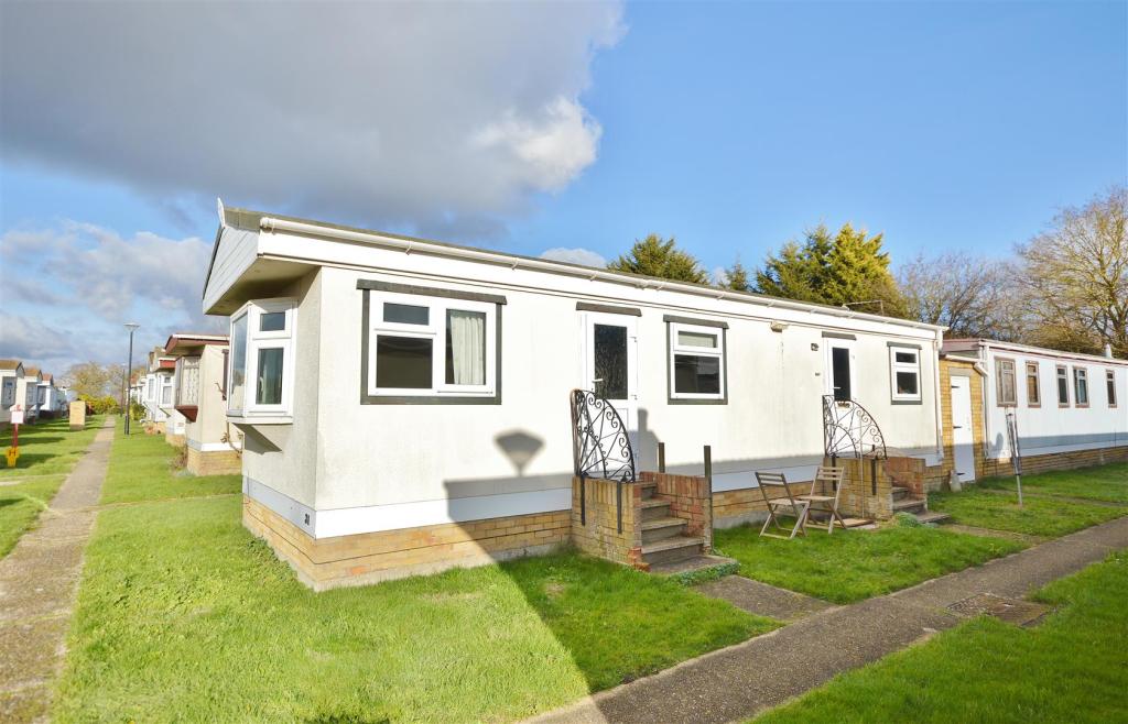2 bedroom park home for sale in Meadowview Park, St. Osyth Road, Little