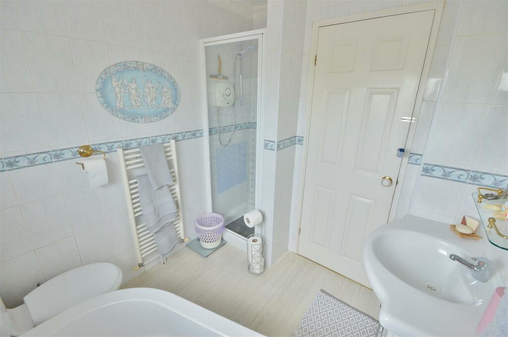3 bedroom semidetached house for sale in Sandown Close, Great Clacton