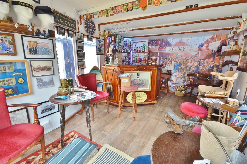 3 bedroom semidetached house for sale in Sandown Close, Great Clacton