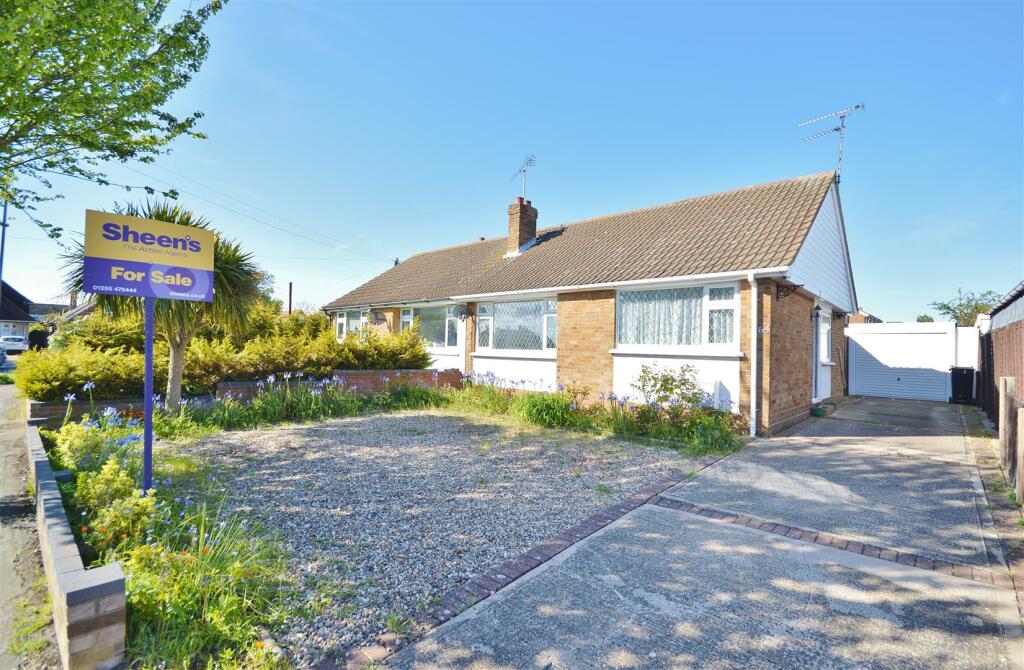 2 bedroom semidetached bungalow for sale in Lymington Avenue, Great