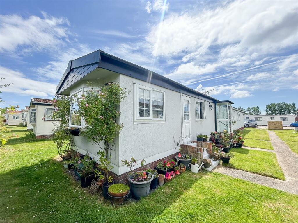2 bedroom park home for sale in Meadowview Park, St. Osyth Road, Little