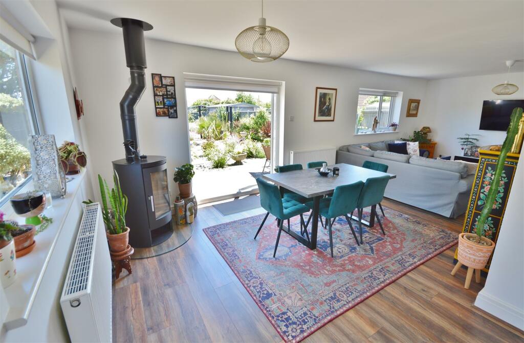 Additional property image - Ingarfield Road, Holland-On-Sea,