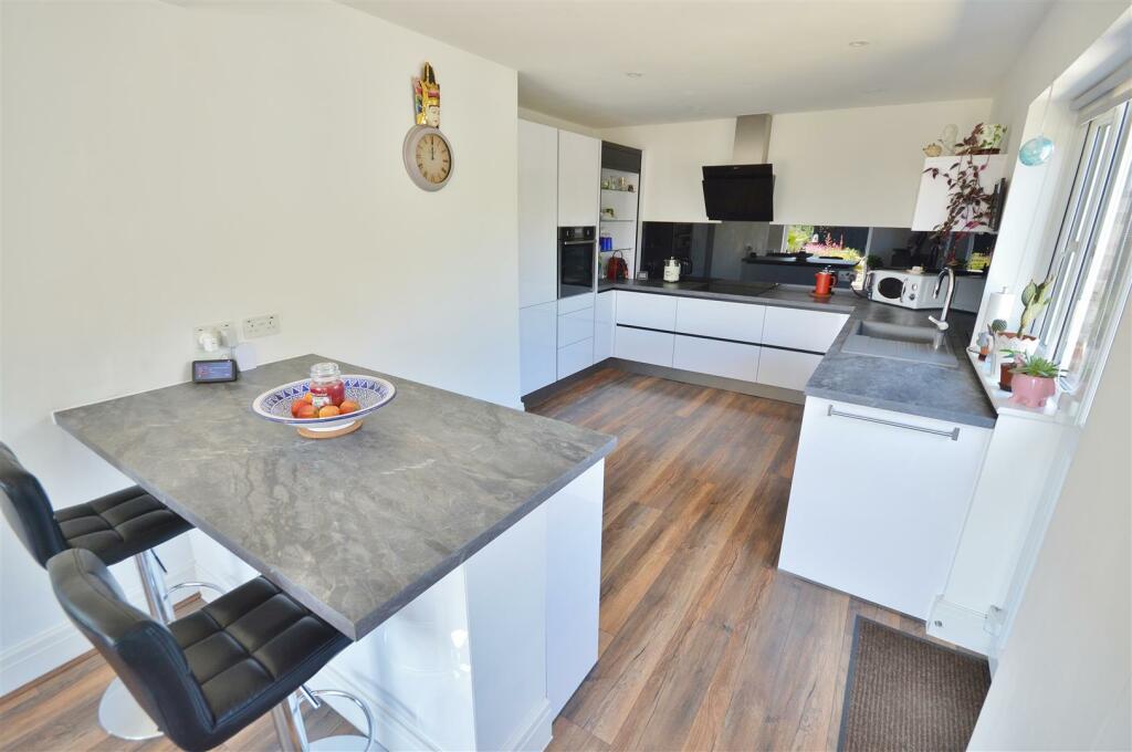 Additional property image - Ingarfield Road, Holland-On-Sea,
