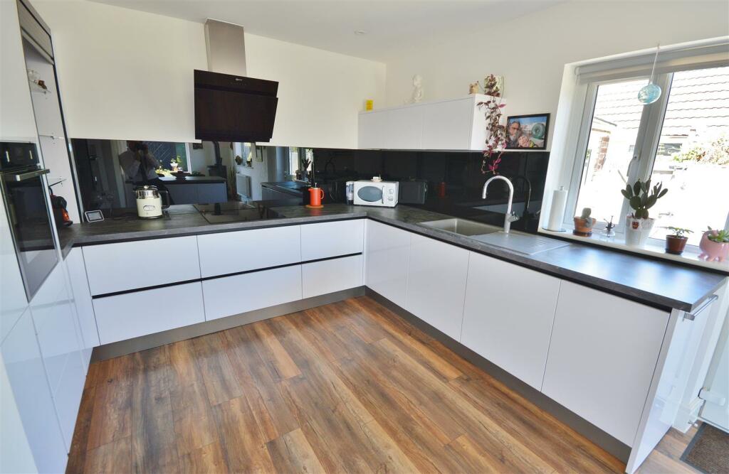 Additional property image - Ingarfield Road, Holland-On-Sea,