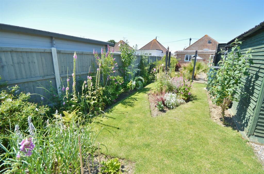 Additional property image - Ingarfield Road, Holland-On-Sea,