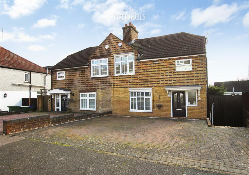 3 bedroom semidetached house for sale in Green Walk, Crayford, DA1