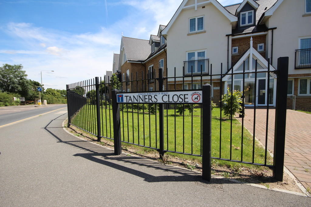 1 bedroom apartment for sale in Tanners Close, Crayford, DA1