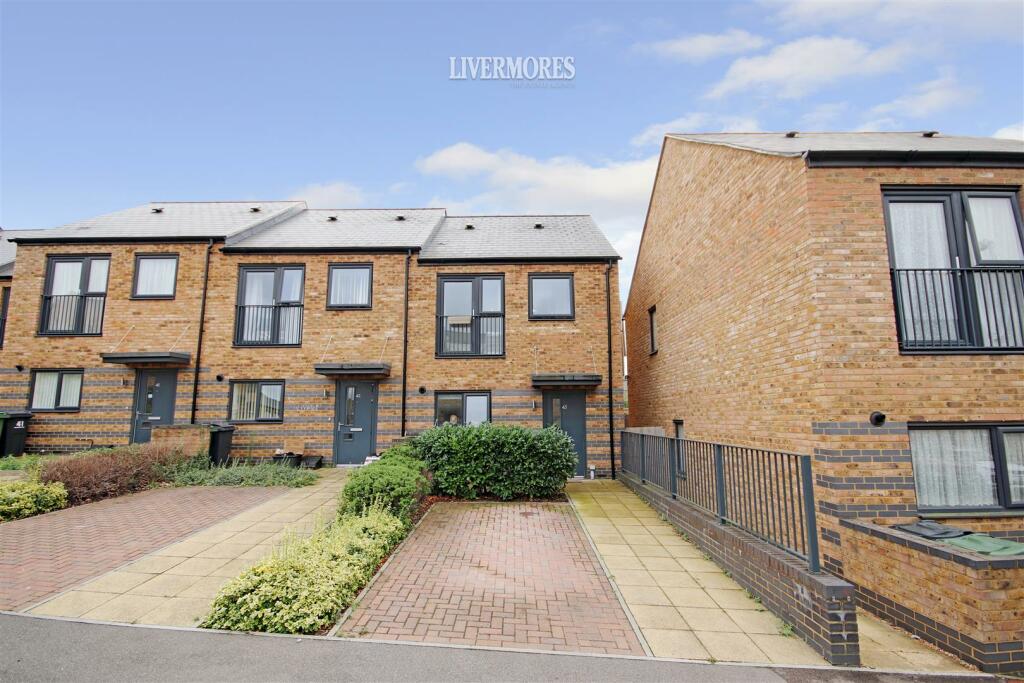 2 bedroom end of terrace house for sale in Sherbourne Close, Dartford, DA1