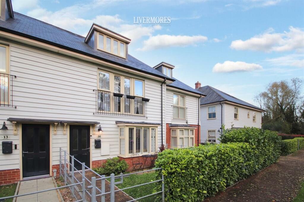 3 bedroom terraced house for sale in Darenth Mill Lane, Dartford, DA2
