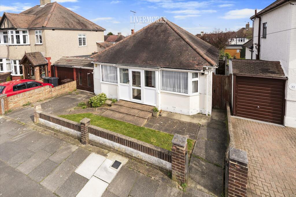 2 bedroom detached bungalow for sale in Wentworth Drive, Dartford, DA1