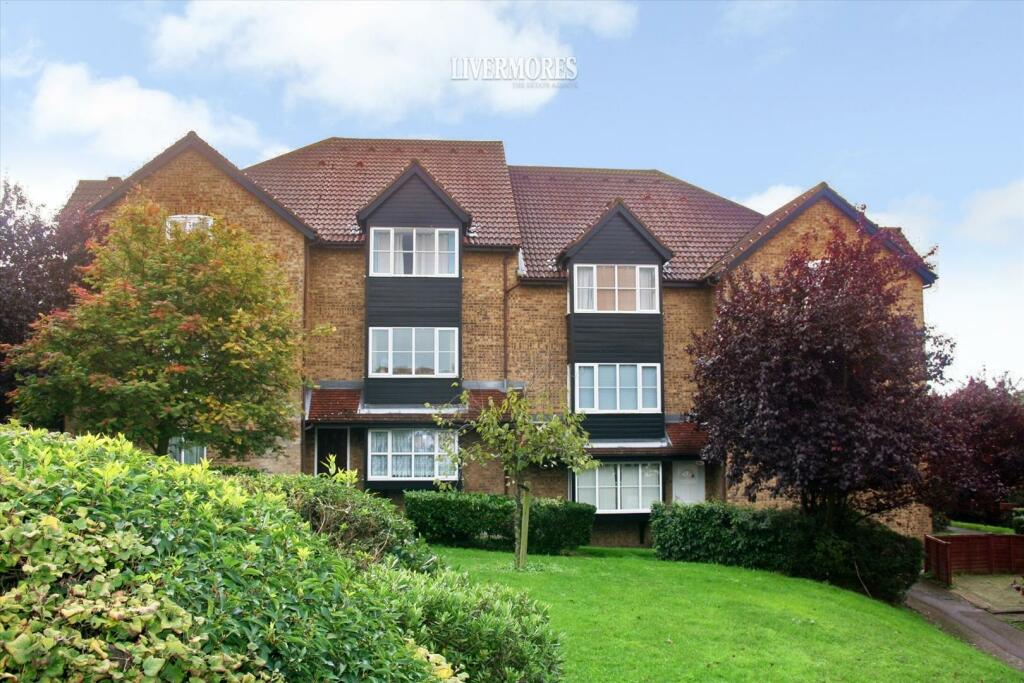 Studio flat for sale in Knights Manor Way, Dartford, DA1