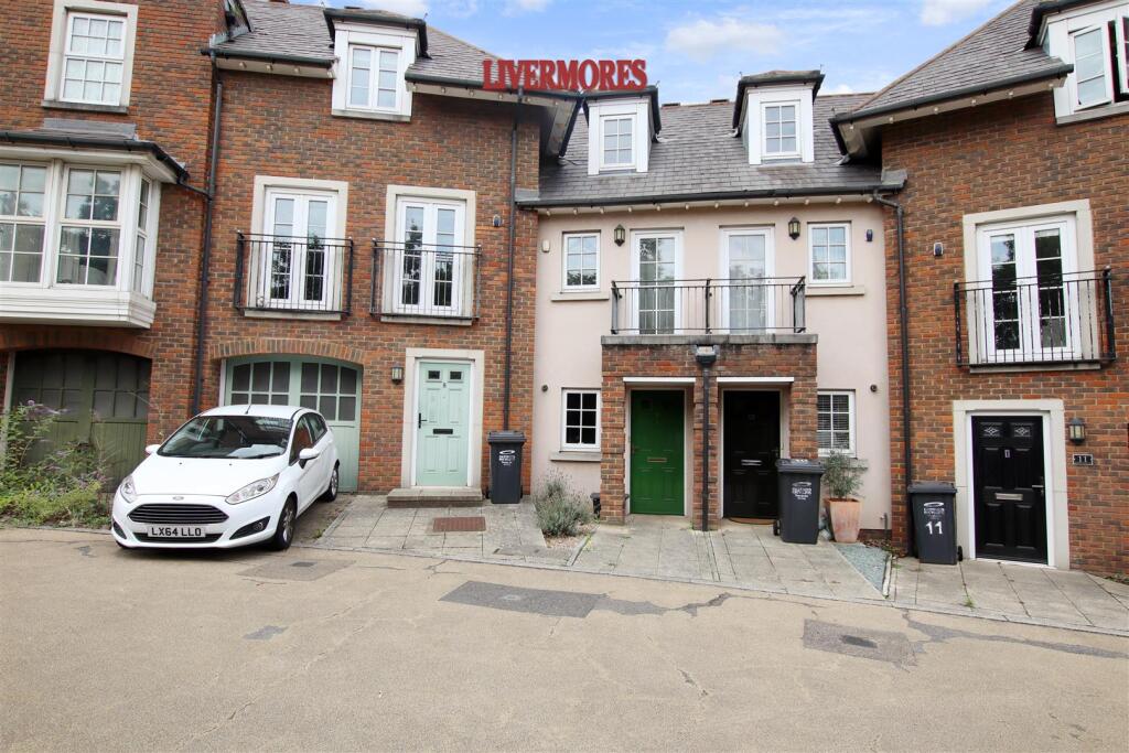 Main image of property: Hyndford Crescent, Greenhithe