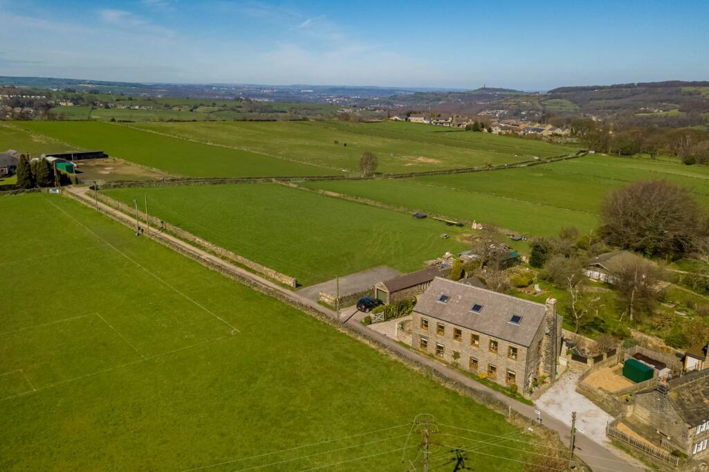 5 bedroom detached house for sale in Whinney Bank Lane, Wooldale