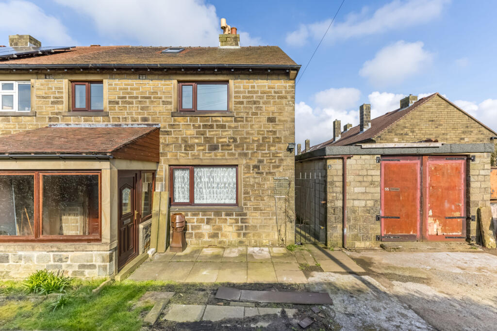 3 bedroom terraced house for sale in Moorlands, Scholes, Holmfirth, HD9