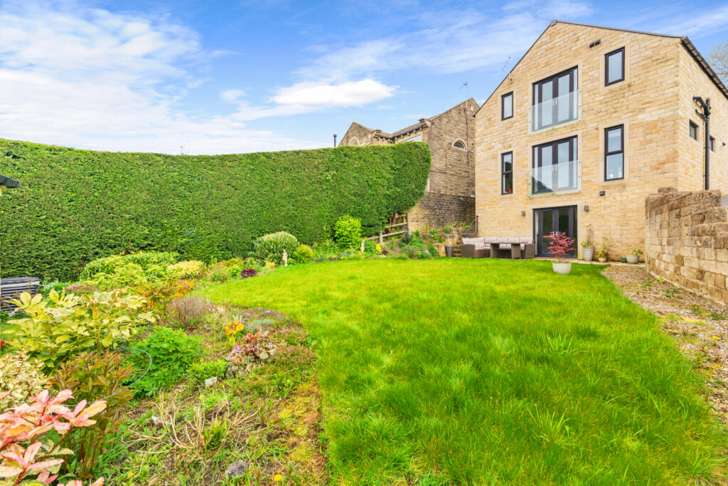 4 bedroom house for sale in Cliff Road, Holmfirth, HD9