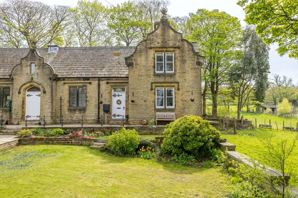3 bedroom semidetached house for sale in Wilshaw Road, Meltham, Holmfirth, HD9