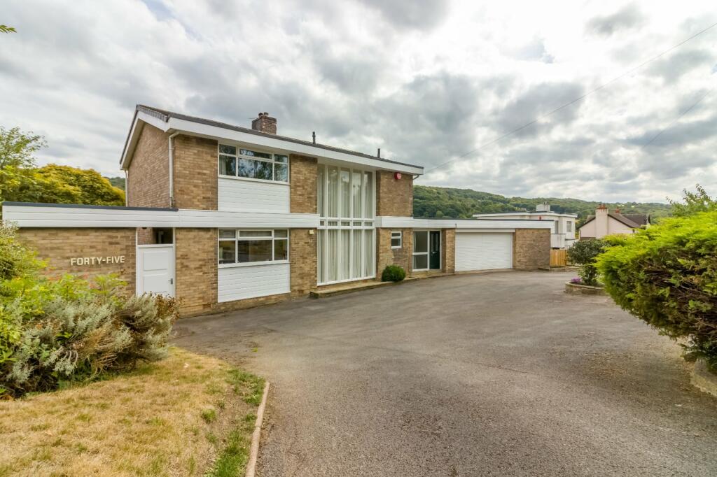 3 bedroom detached house for sale in Sharp Lane, Almondbury