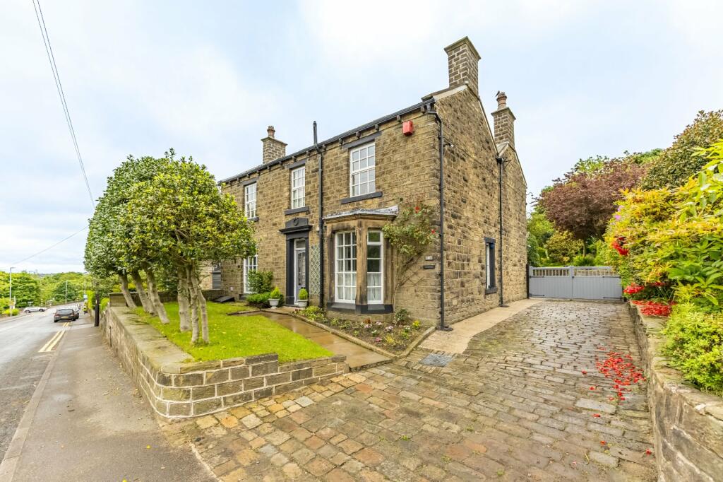 4 bedroom detached house for sale in Lane Head Road, Shepley