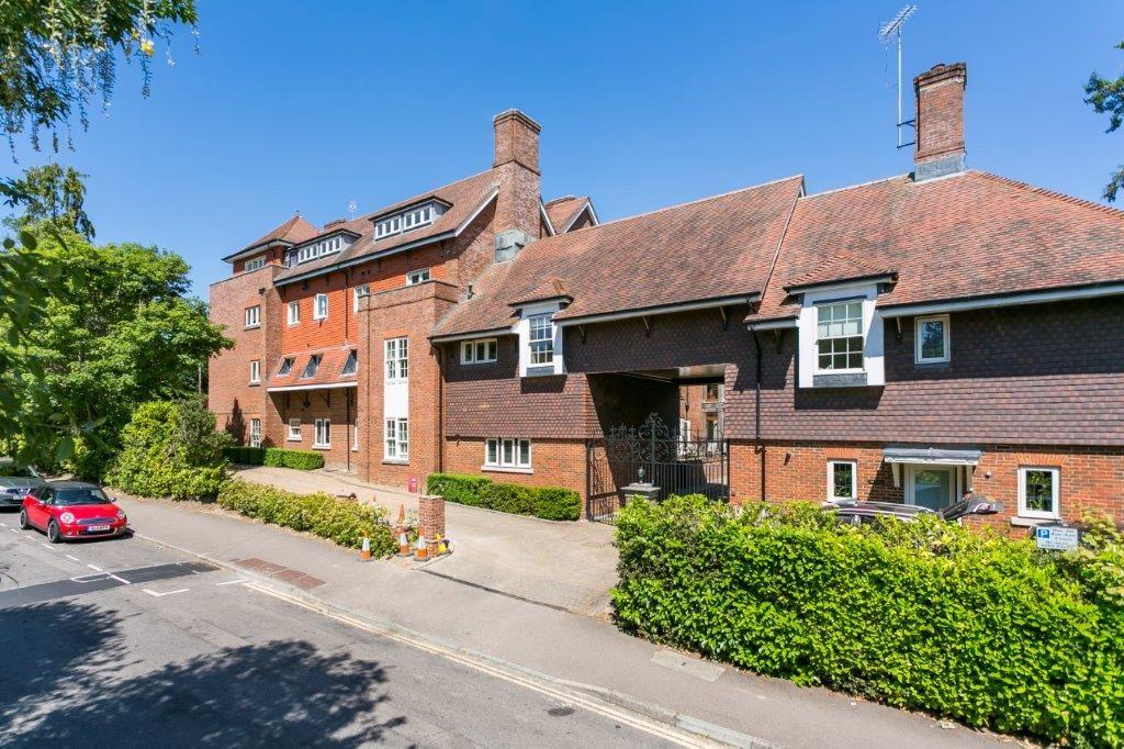 2 bedroom apartment for sale in Kingswood Road, Tunbridge Wells, Kent, TN2