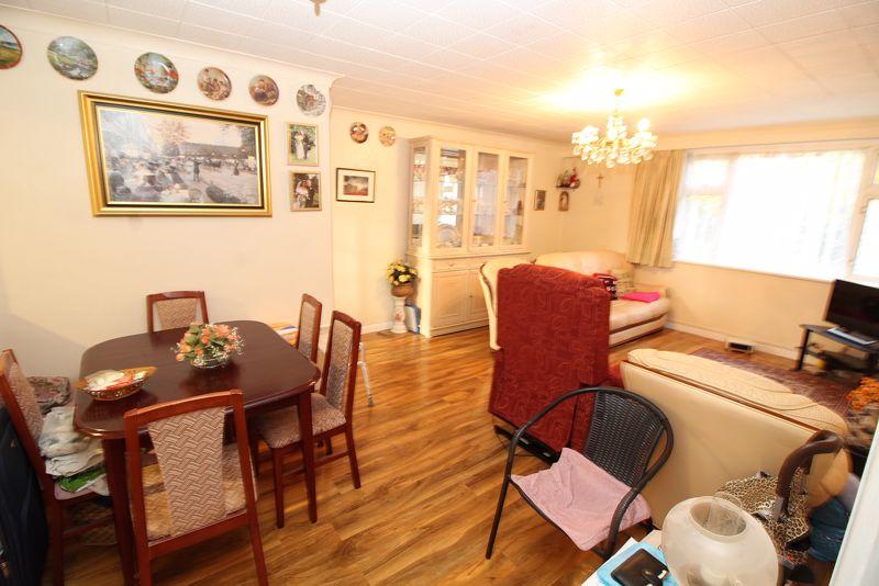 2 bedroom flat for sale in Sanderstead Court, Addington Road, CR2