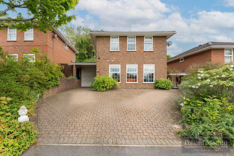 4 bedroom detached house for sale in Whimbrel Close, Sanderstead