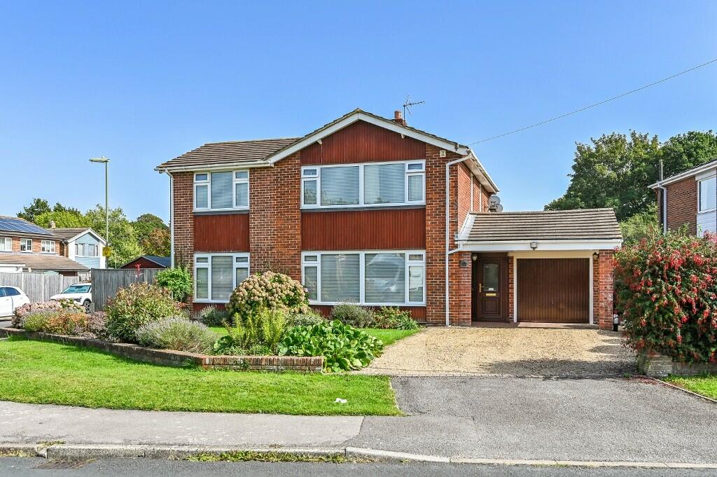 4 bedroom detached house for sale in Heathfield Avenue, Catisfield, PO15