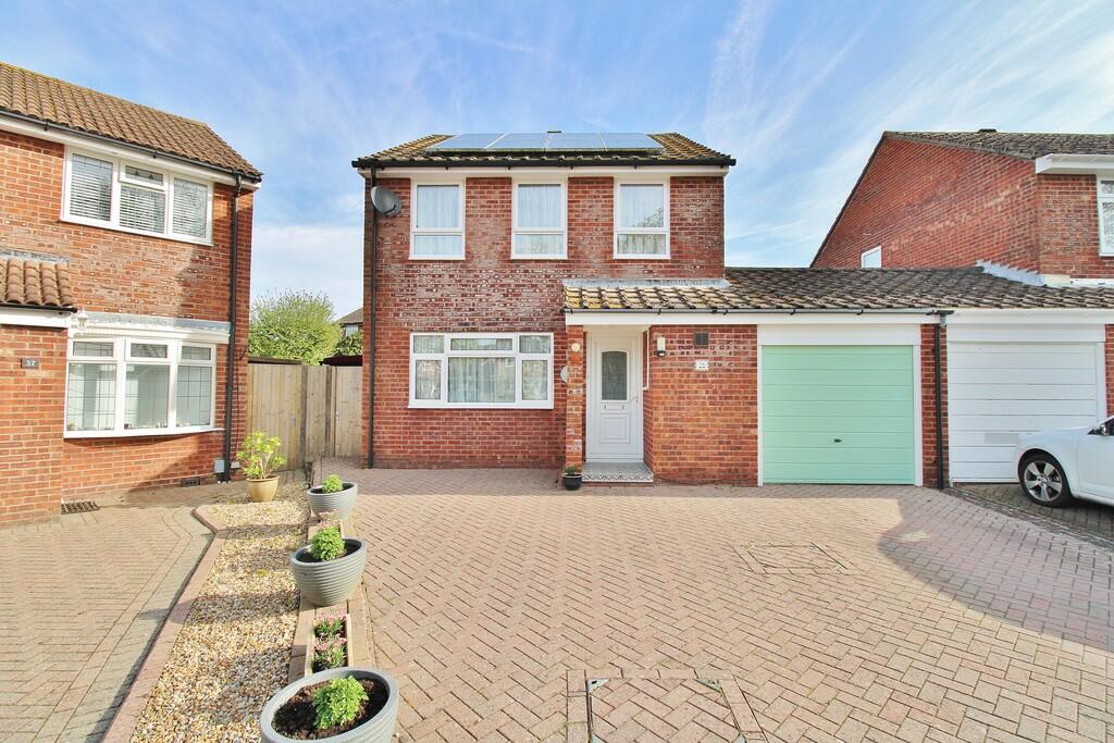 3 bedroom link detached house for sale in Fair Isle Close, Stubbington