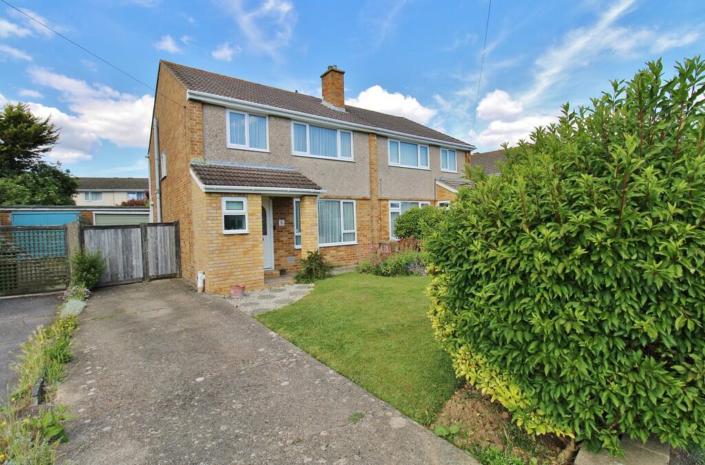 3 bedroom semidetached house for sale in Carisbrooke Avenue, Hill Head