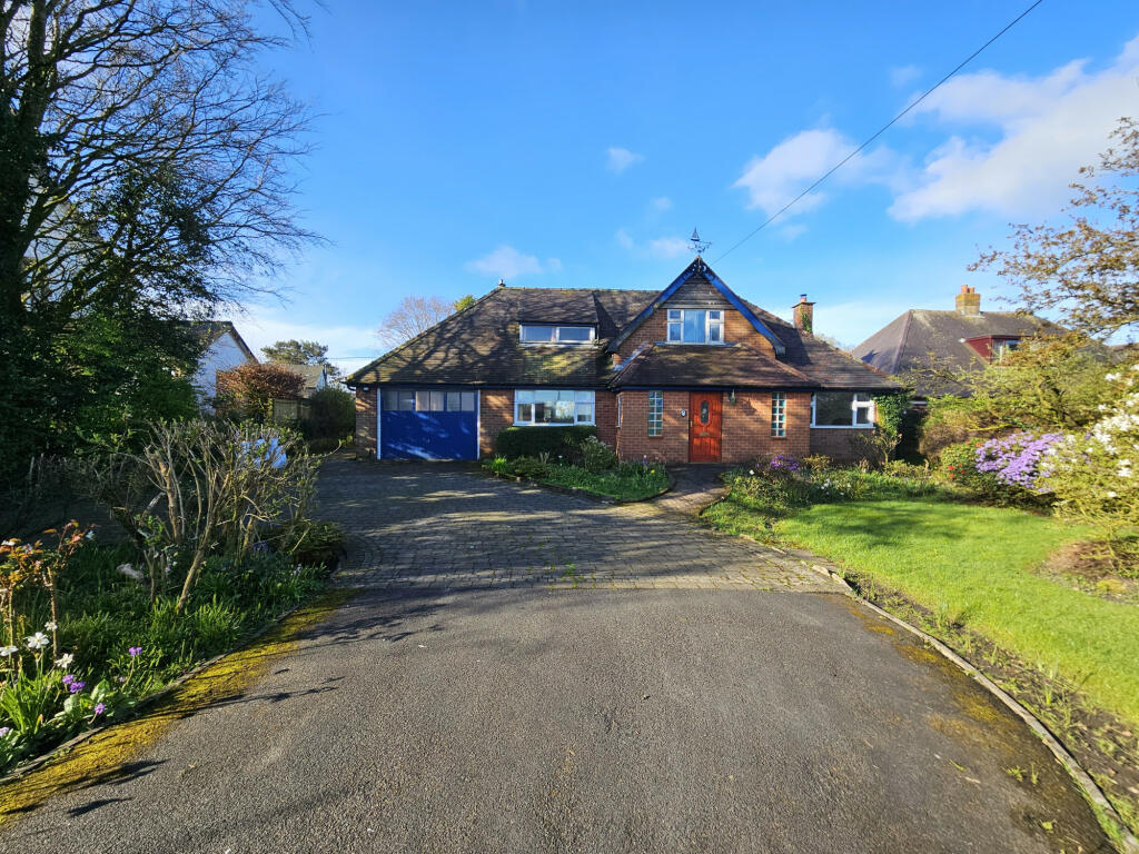 3 bedroom detached house for sale in Inglewhite Road, Longridge, PR3