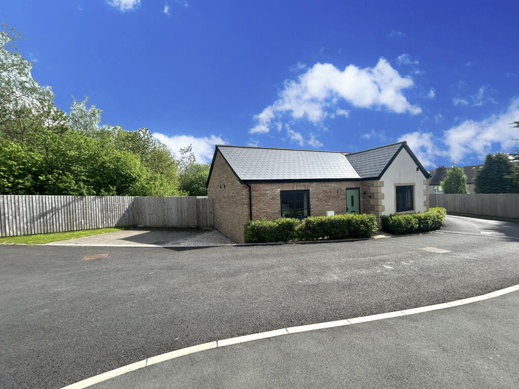 2 bedroom bungalow for sale in Wolfs Fell Close, Chipping, PR3