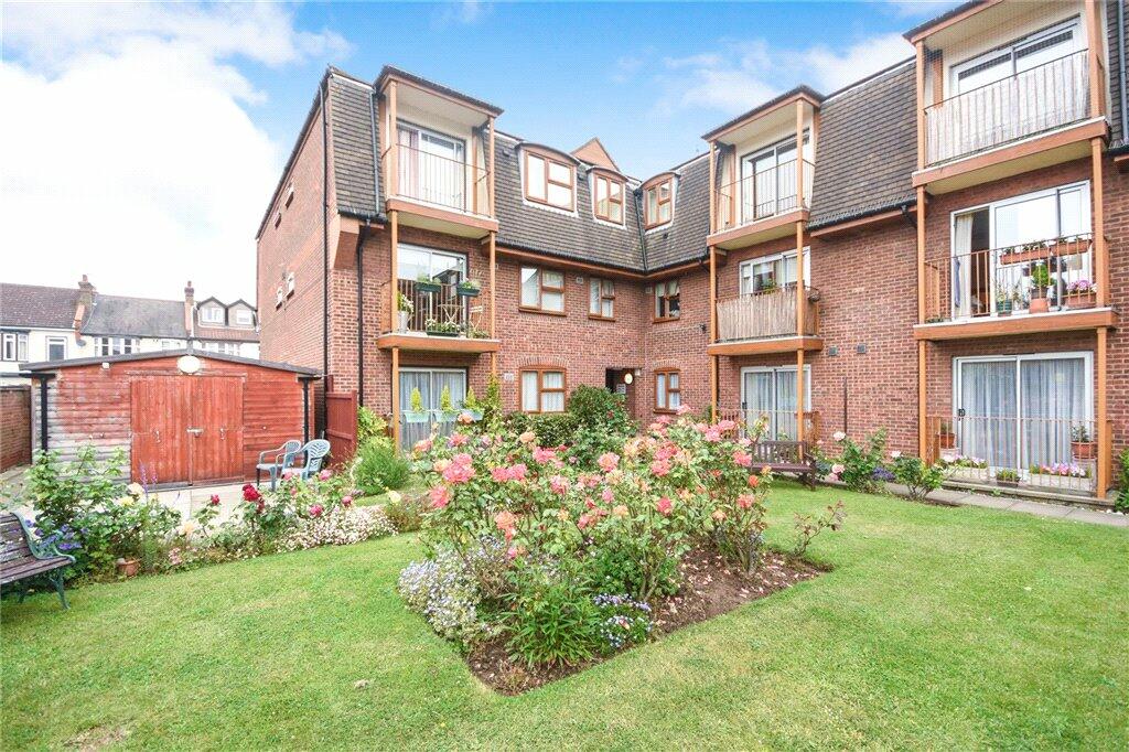1 bedroom apartment for sale in Chalkwell Park Drive, LeighonSea, Essex, SS9