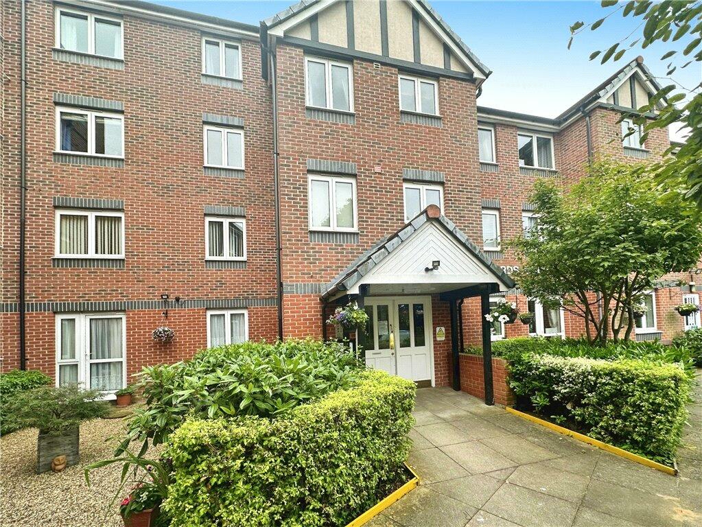 1 bedroom apartment for sale in Balmoral Road, WestcliffonSea, Essex, SS0