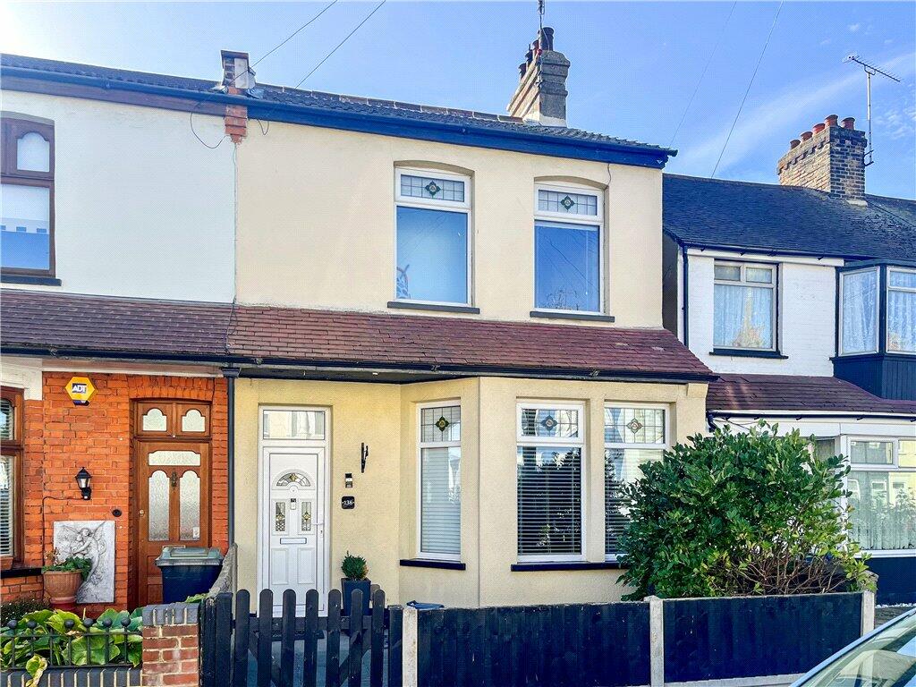 3 bedroom end of terrace house for sale in Central Avenue, Southendon