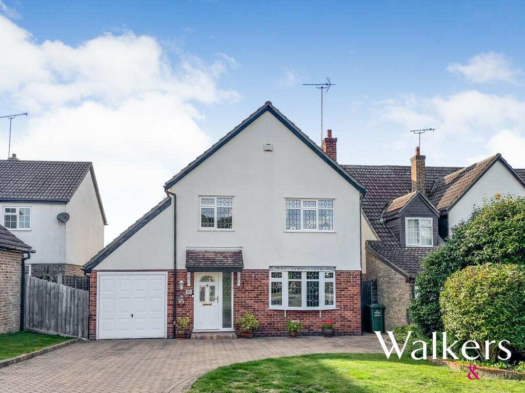 4 bedroom detached house for sale in Broome Road, Billericay, CM11