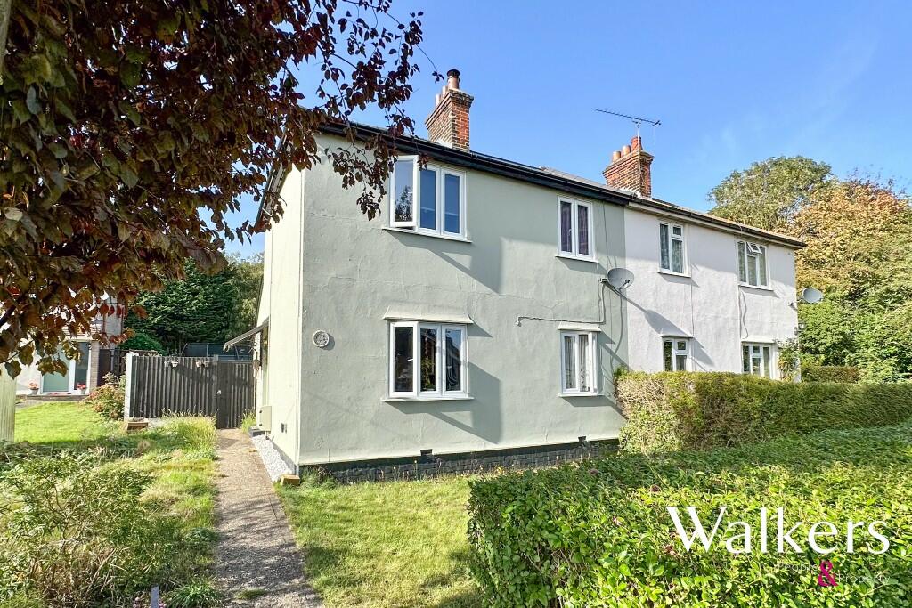 2 bedroom semidetached house for sale in Trimble Close, Ingatestone, CM4