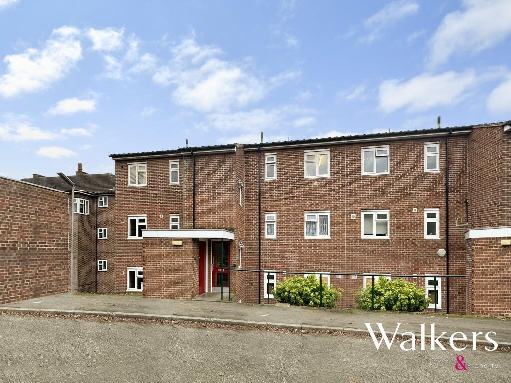 1 bedroom apartment for sale in Hucknall Close, Romford, RM3
