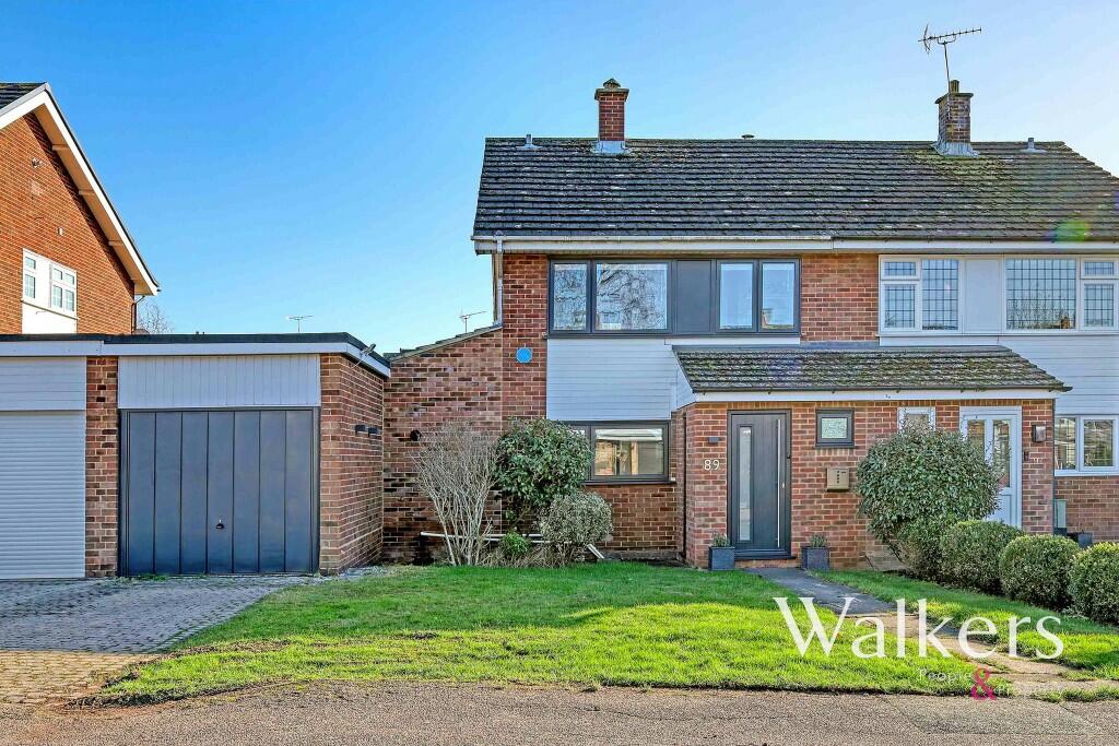 3 bedroom semidetached house for sale in The Furlongs, Ingatestone, CM4