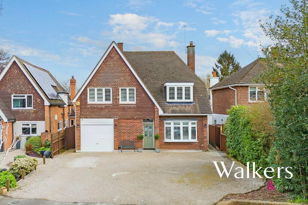 4 bedroom detached house for sale in The Heythrop, Ingatestone, CM4