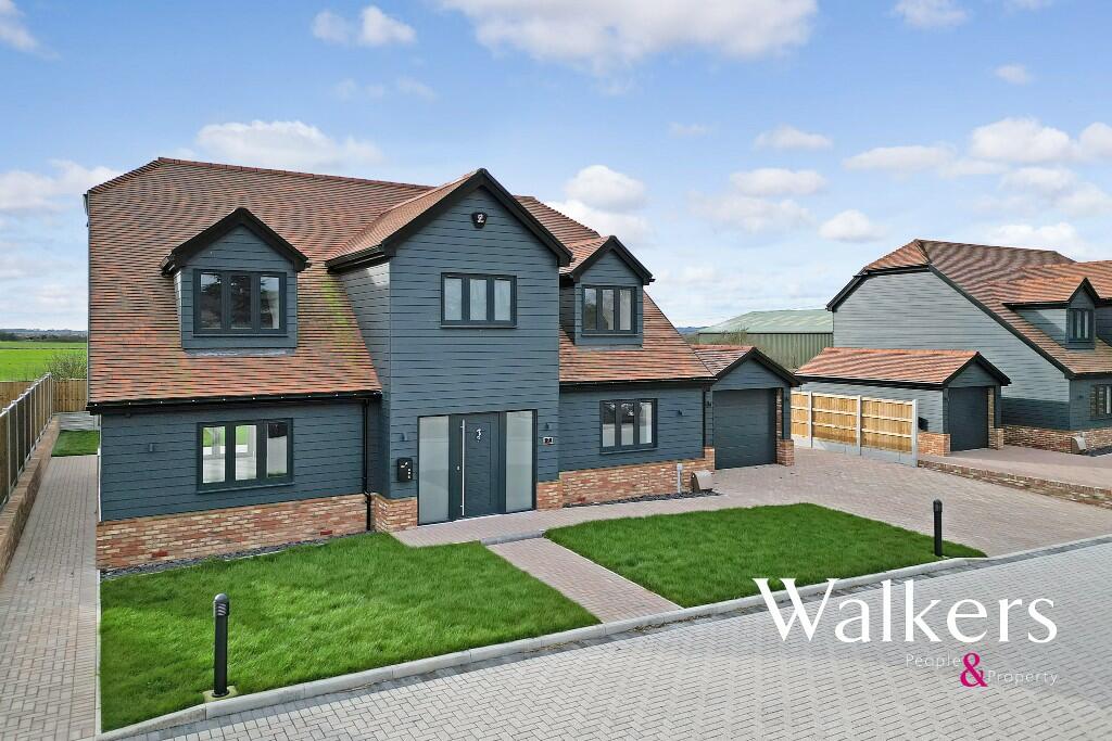 4 bedroom detached house for sale in Doesgate Lane, Bulphan, RM14