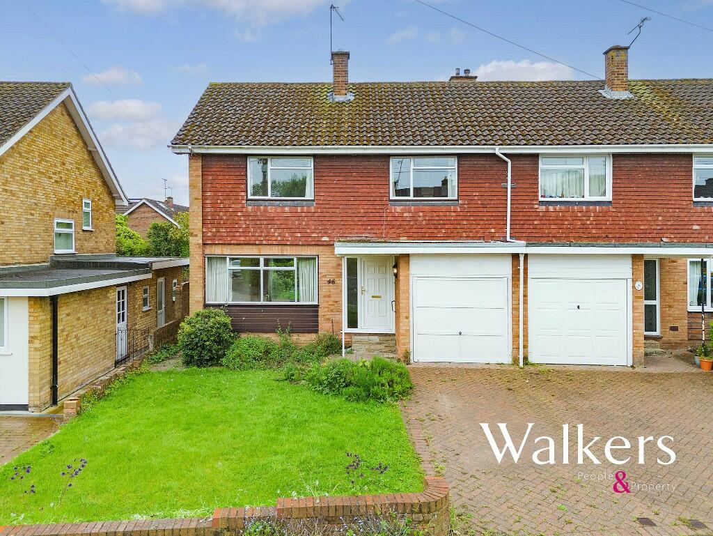 3 bedroom semidetached house for sale in The Paddocks, Ingatestone, CM4