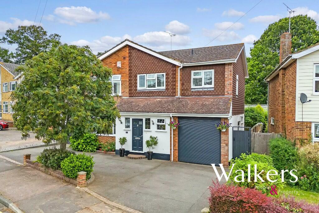 4 bedroom detached house for sale in Docklands Avenue, Ingatestone, CM4