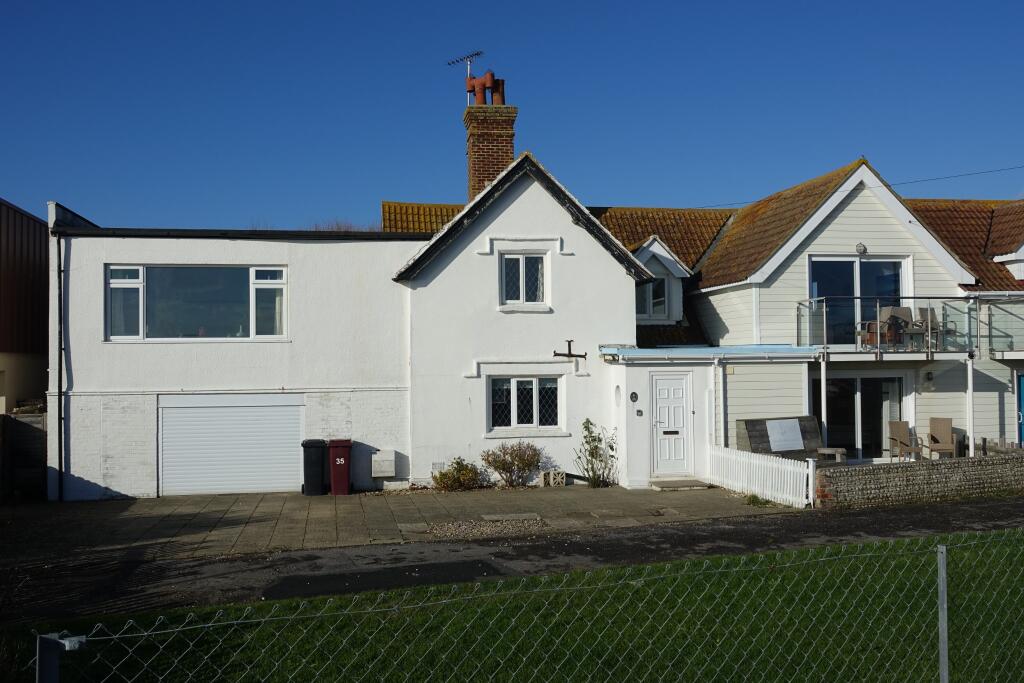 3 bedroom semidetached house for sale in Albion Road, Selsey, PO20