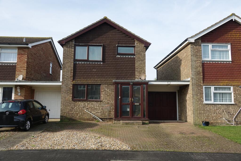 3 bedroom detached house for sale in Gainsborough Drive, Selsey, PO20