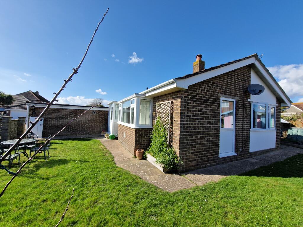 2 bedroom detached bungalow for sale in Croft Road, Selsey, PO20