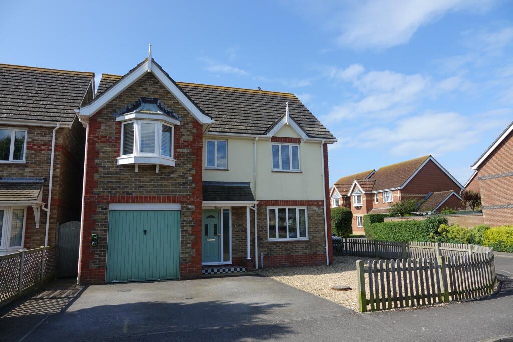 4 bedroom detached house for sale in Beacon Drive, Selsey, PO20