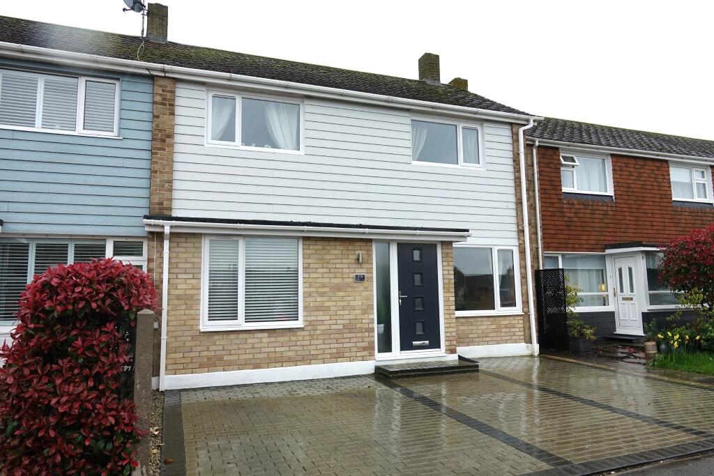 4 bedroom semidetached house for sale in Landseer Drive, Selsey, PO20