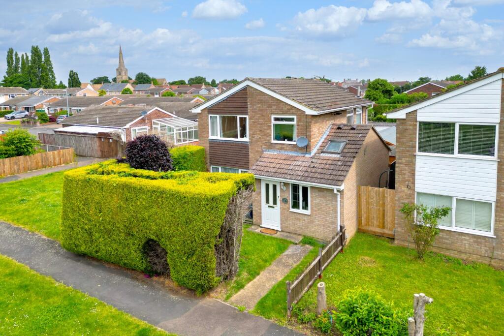 3 bedroom detached house for sale in Four Acres, Fenstanton, Huntingdon