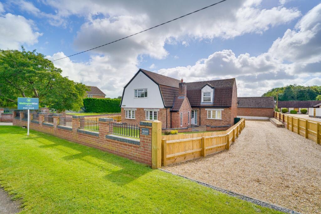 4 bedroom detached house for sale in Mill Way, Needingworth, St. Ives